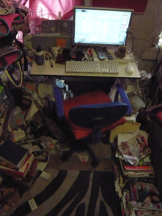 Illustration for article titled What Does Your Desk Look Like?